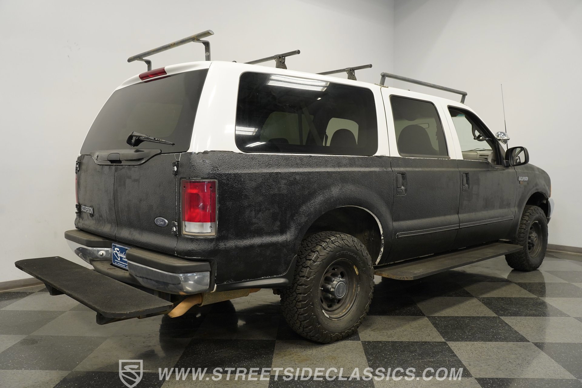 Used 2000 Ford Excursion XLT image 11