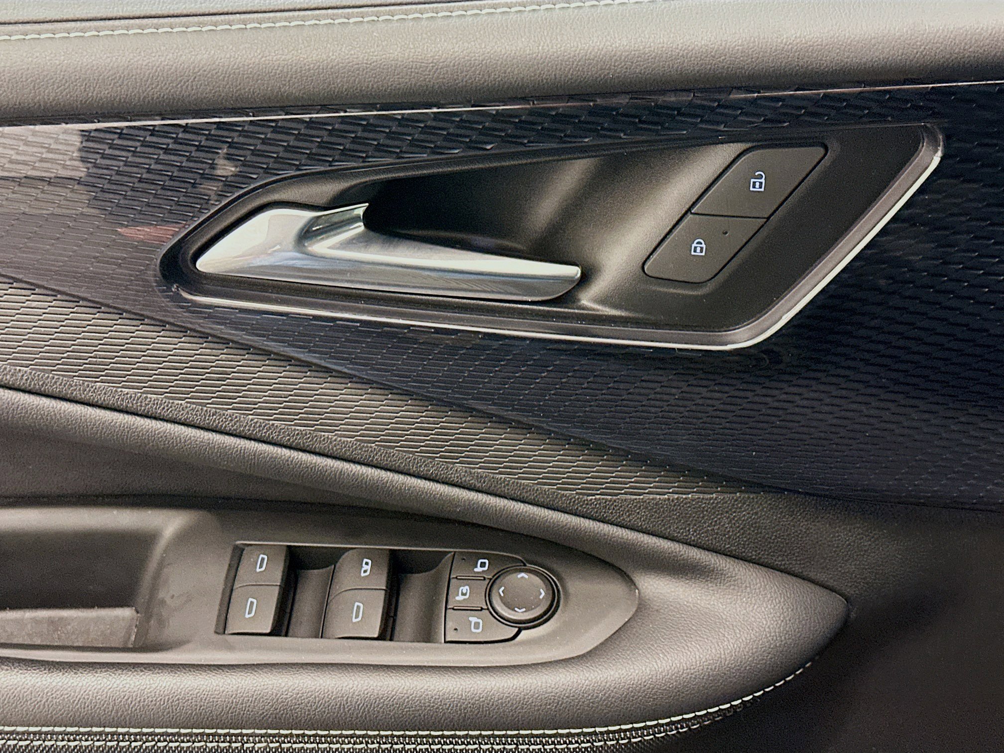 Used 2024 Chevrolet Blazer EV LT AWD/4WD image 15