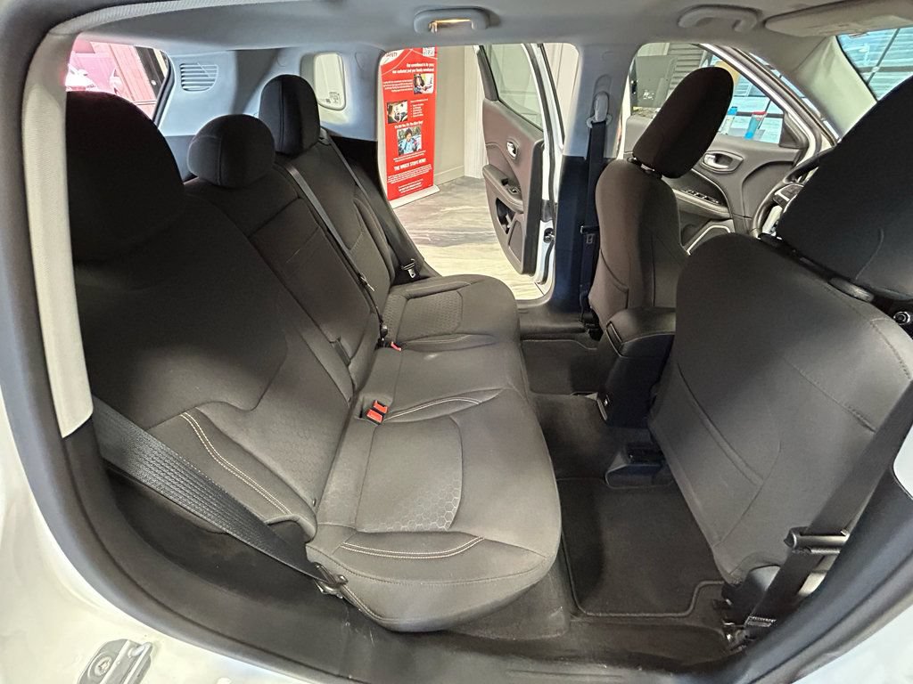 Used 2017 Jeep Compass Sport FWD image 38
