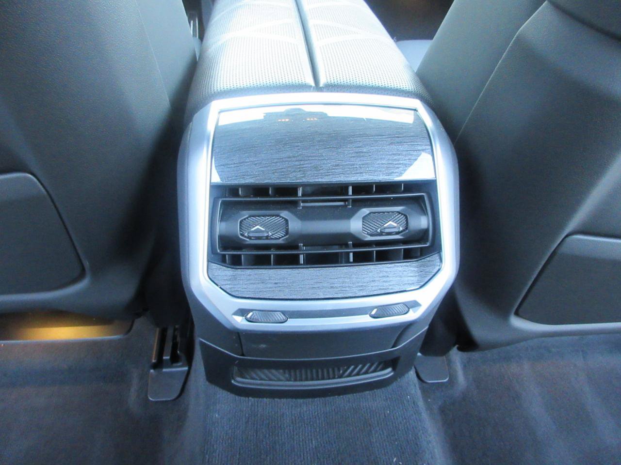 Used 2023 BMW 760i xDrive AWD/4WD image 47