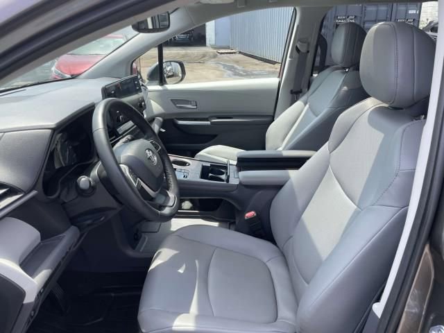Used 2022 Toyota Sienna XLE image 13