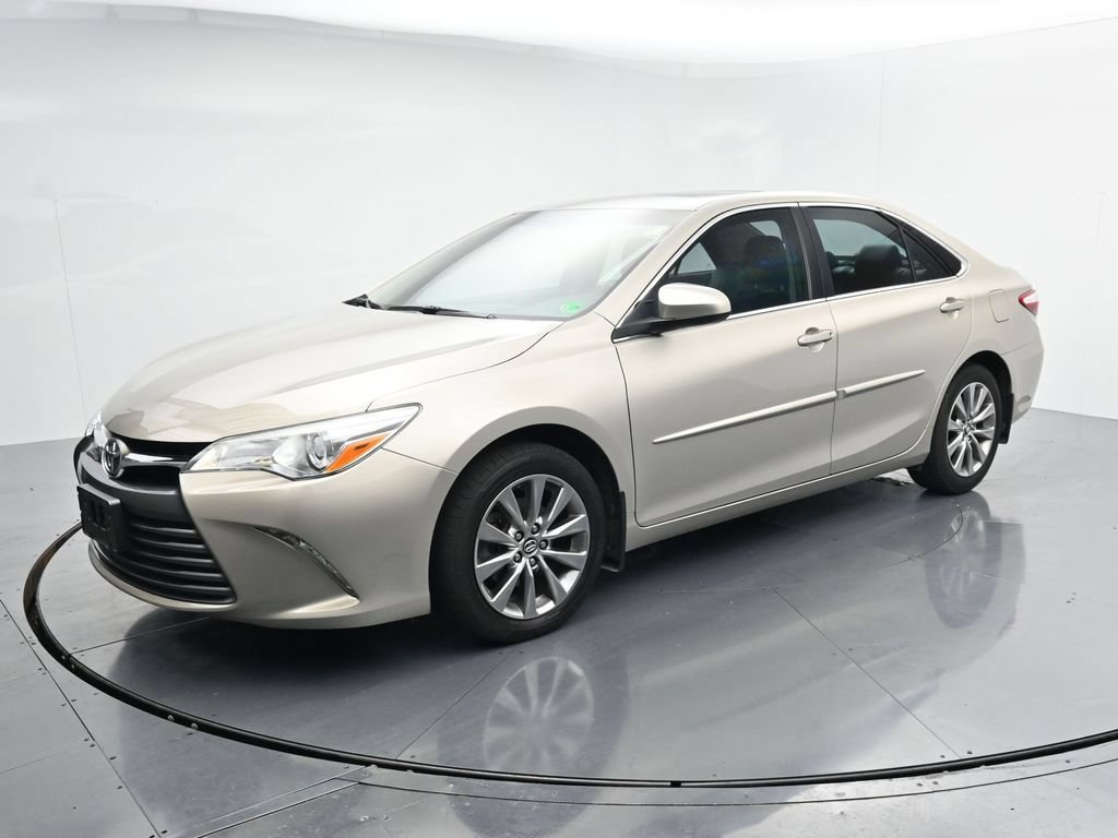 Used 2017 Toyota Camry XLE w/ Moonroof Package FWD image 4