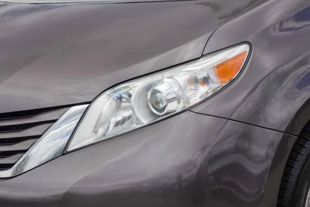Used 2015 Toyota Sienna LE FWD image 8