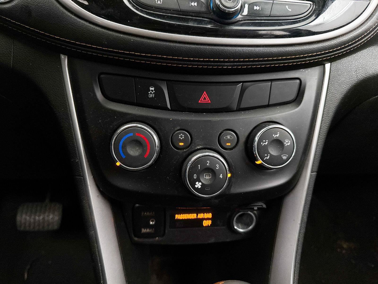 Used 2018 Chevrolet Trax LT w/ LT Convenience Package FWD image 16