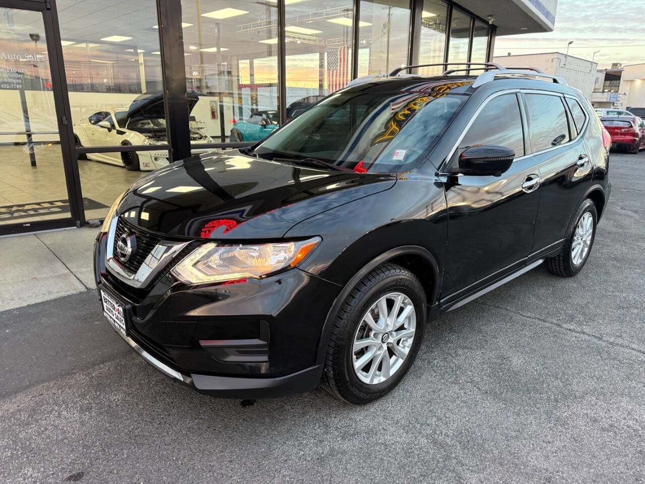 Used 2017 Nissan Rogue SV image 1