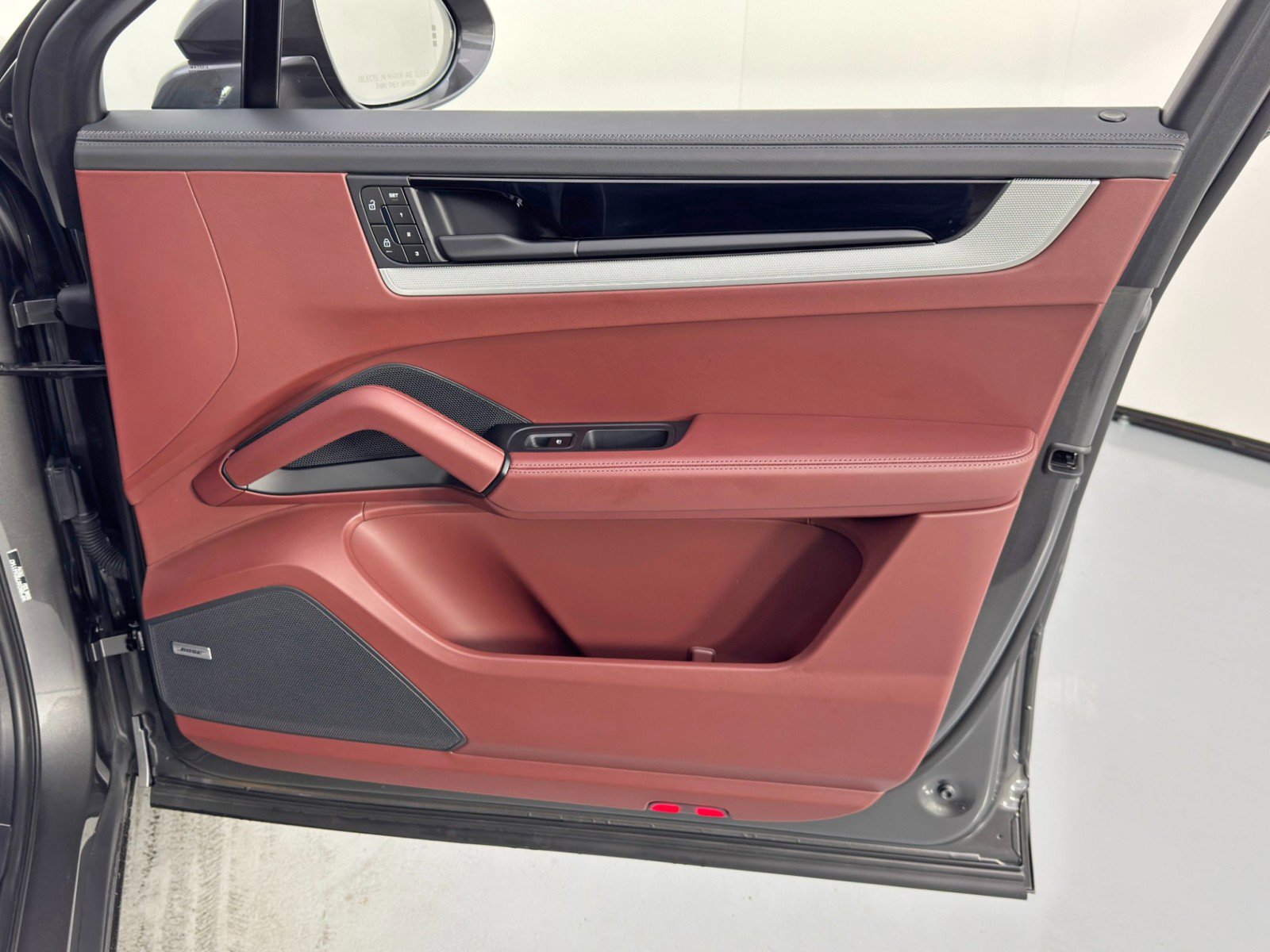 Used 2025 Porsche Cayenne S image 47