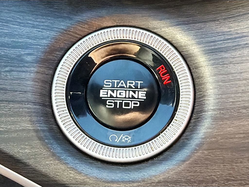 Used 2024 Jeep Grand Cherokee L Limited w/ Luxury Tech Group II image 39