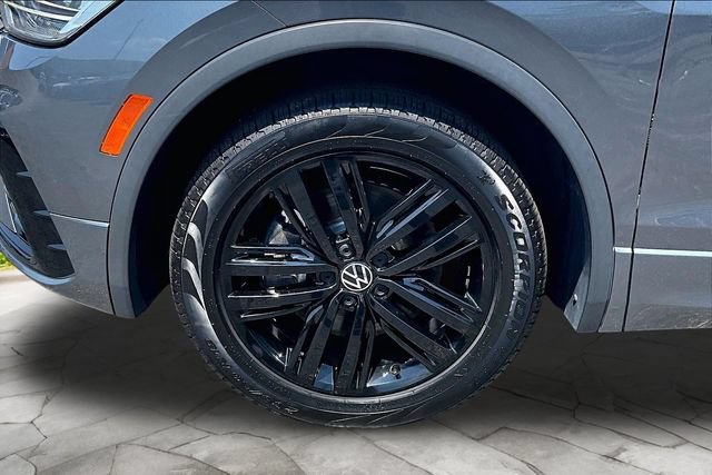 Used 2022 Volkswagen Tiguan SE R-Line AWD/4WD image 8