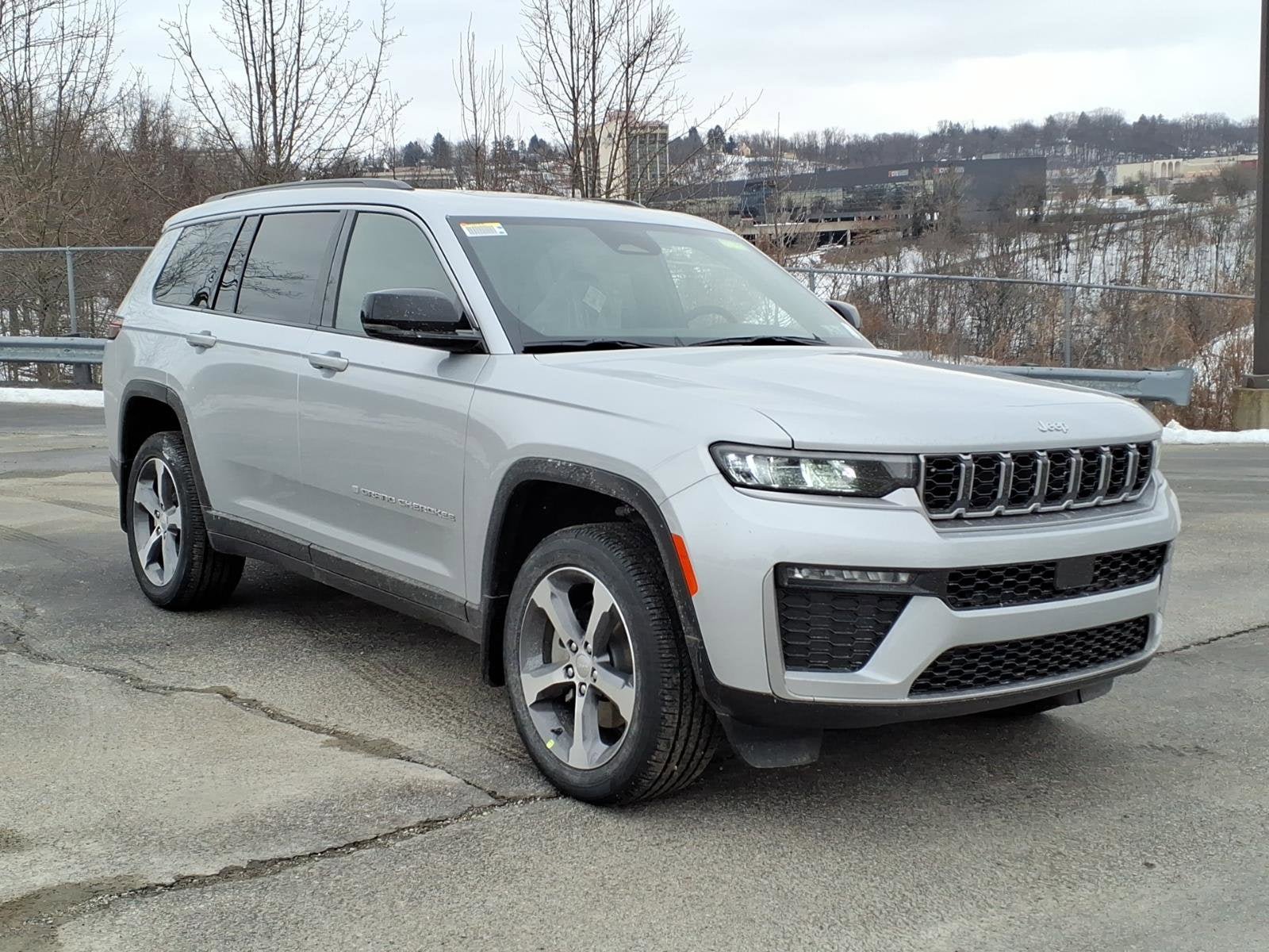 New 2026 Jeep Grand Cherokee L Limited w/ MOPAR Finishing Package AWD/4WD image 3