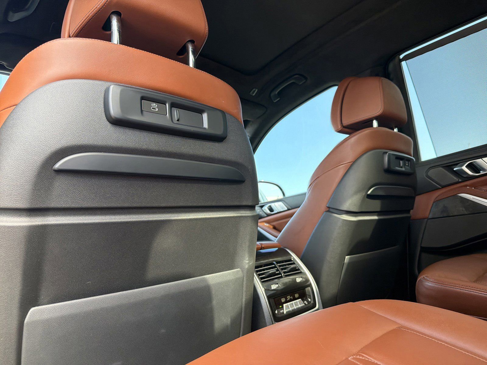 Used 2022 BMW X7 M50i w/ Dynamic Handling Package AWD/4WD image 21