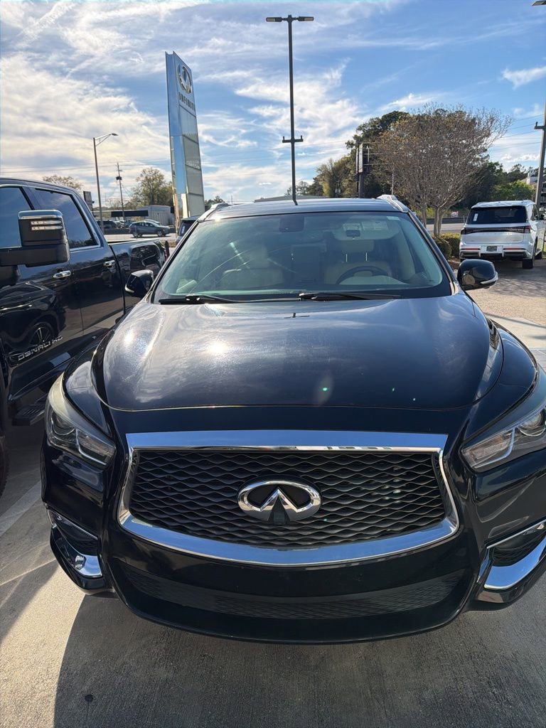 Used 2018 INFINITI QX60 Base w/ Premium Plus Package image 2