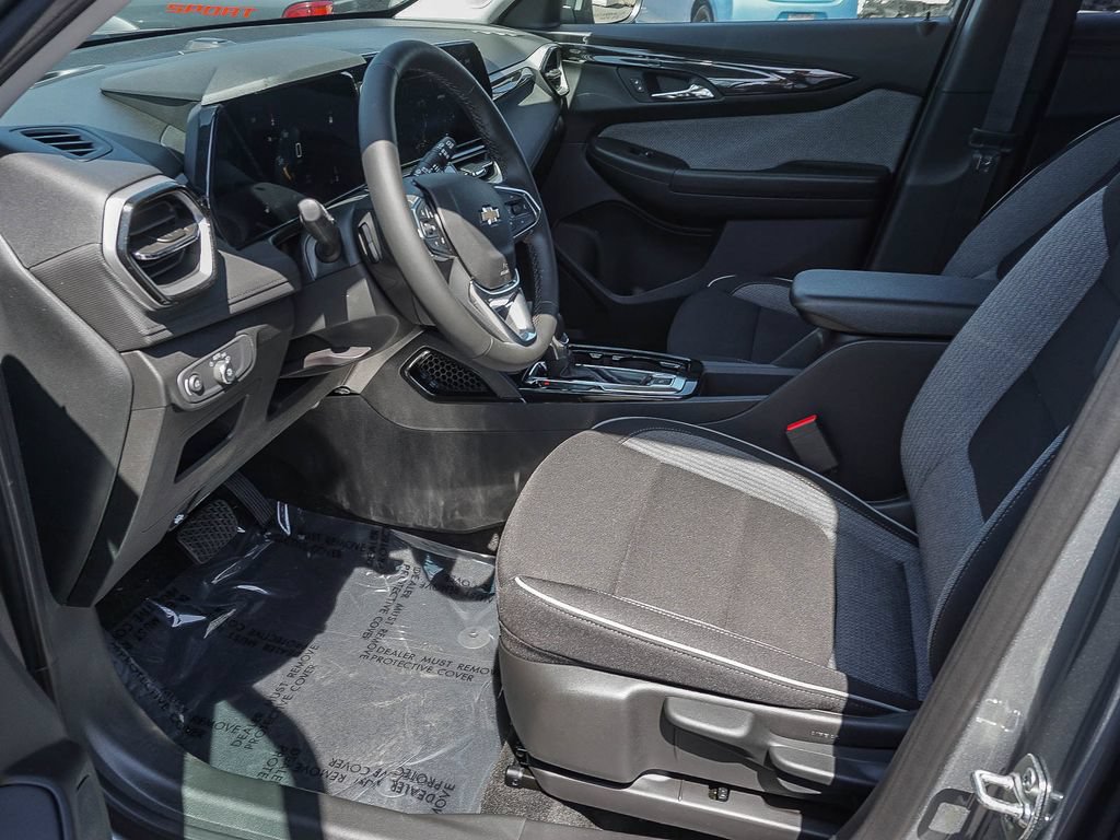 New 2026 Chevrolet TrailBlazer LT w/ LT Cold Weather Package FWD image 17