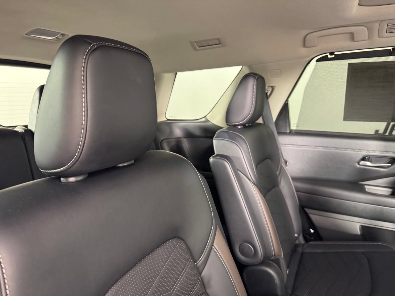 Used 2023 Nissan Pathfinder Platinum AWD/4WD image 30