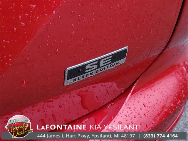 Used 2024 Mitsubishi Outlander SE Black Edition image 8