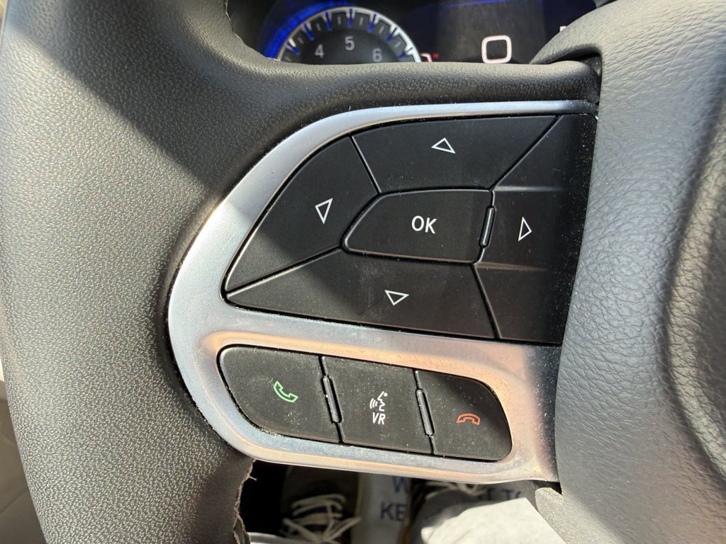 Used 2023 Chrysler Pacifica Touring-L FWD image 23