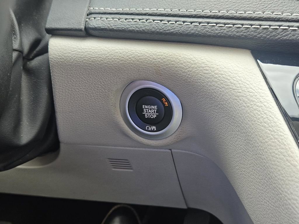 Used 2024 Chrysler Pacifica Select image 22