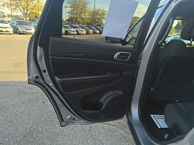 Used 2019 Jeep Grand Cherokee Laredo image 12