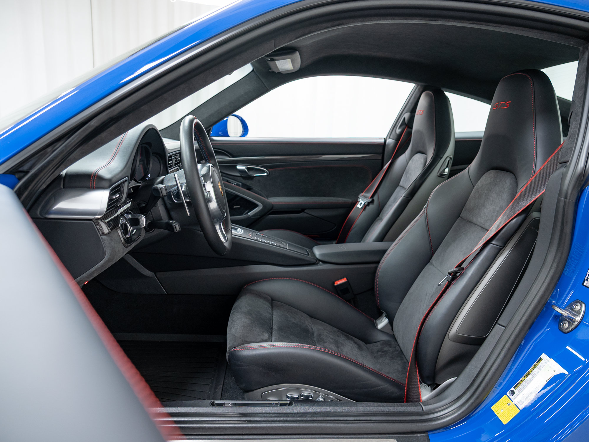 Certified 2016 Porsche 911 Carrera GTS RWD image 20