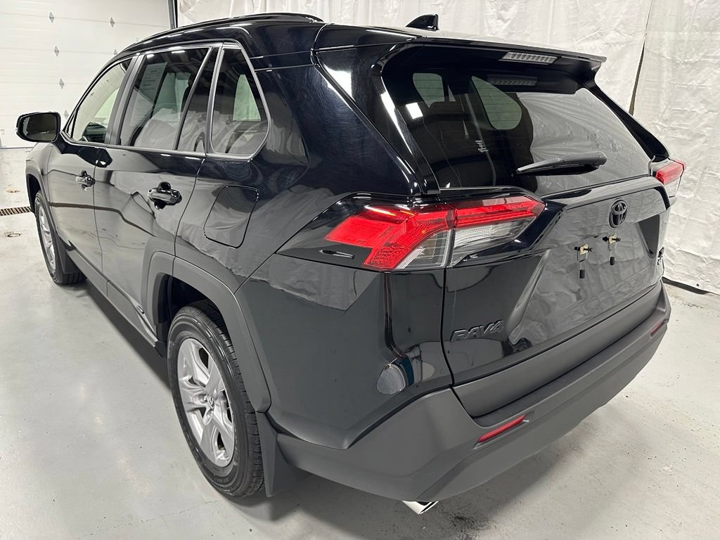Used 2025 Toyota RAV4 XLE AWD/4WD image 5