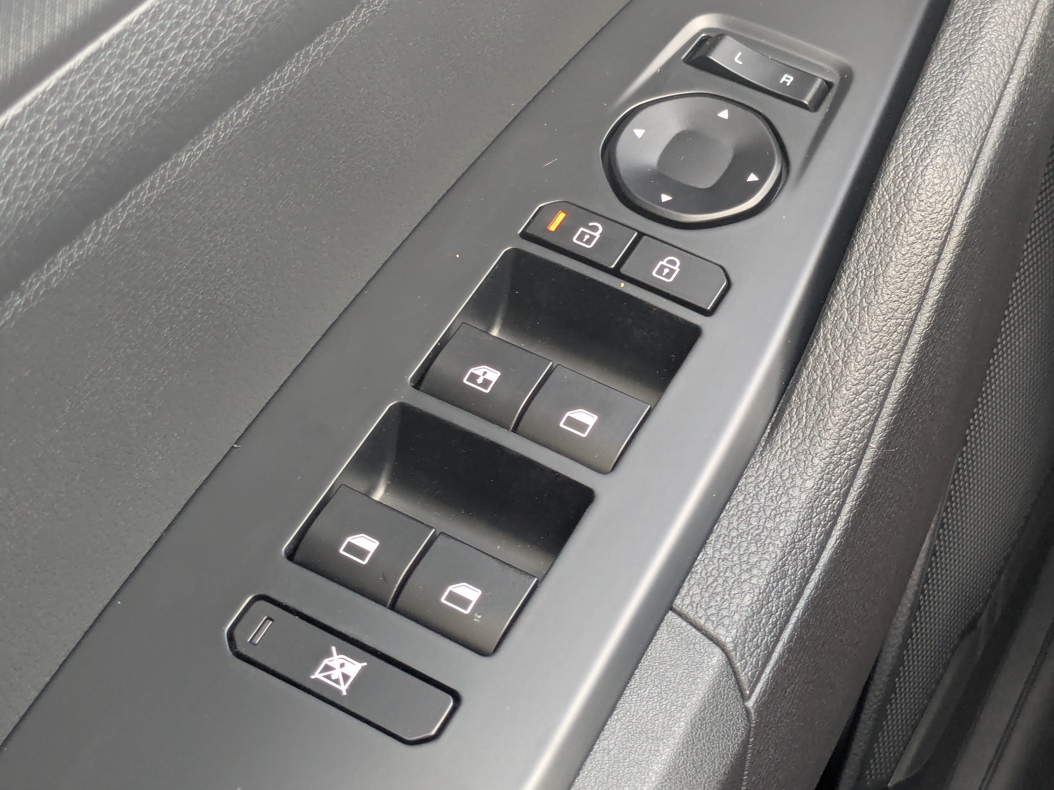 New 2026 Kia Sportage LX FWD image 28