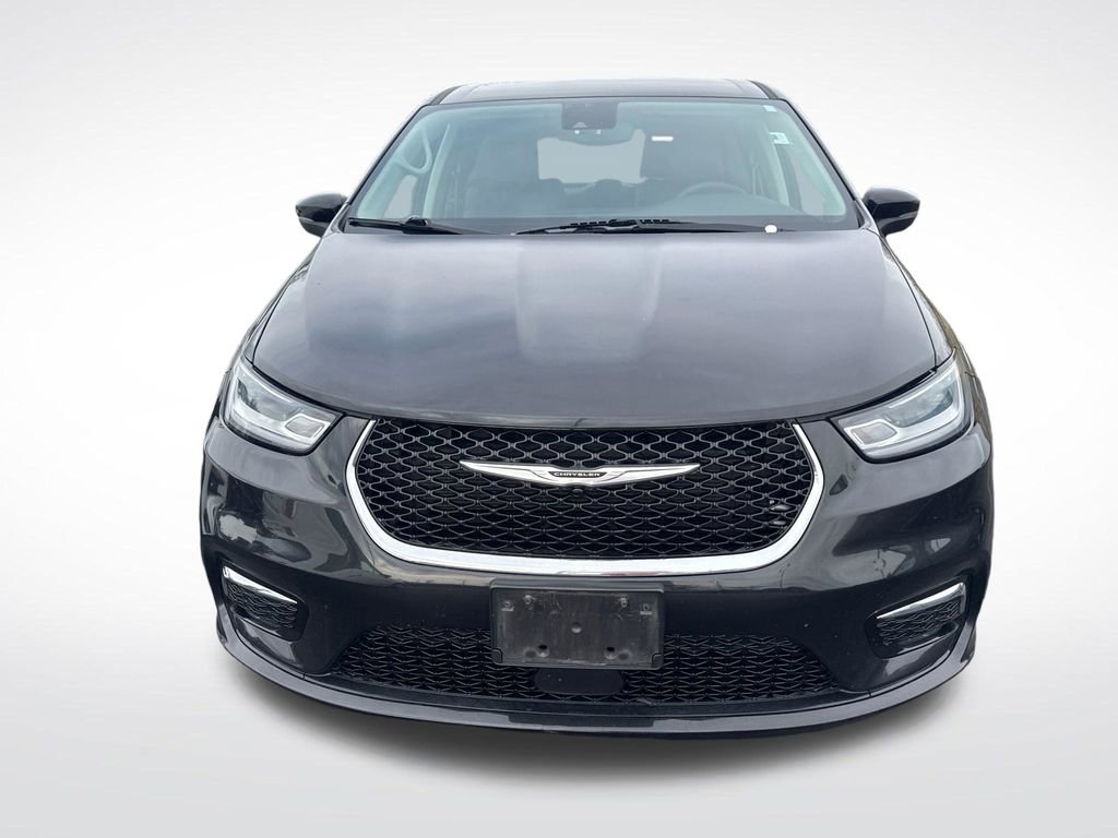 Used 2023 Chrysler Pacifica Touring-L FWD image 5