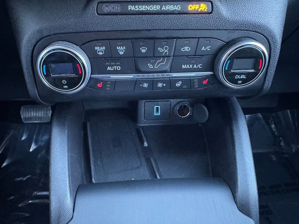 Certified 2020 Ford Escape Titanium AWD/4WD image 17