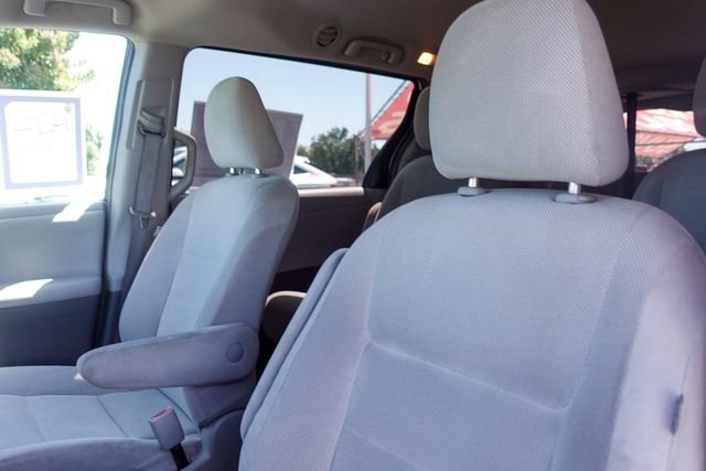 Used 2017 Toyota Sienna L FWD image 22