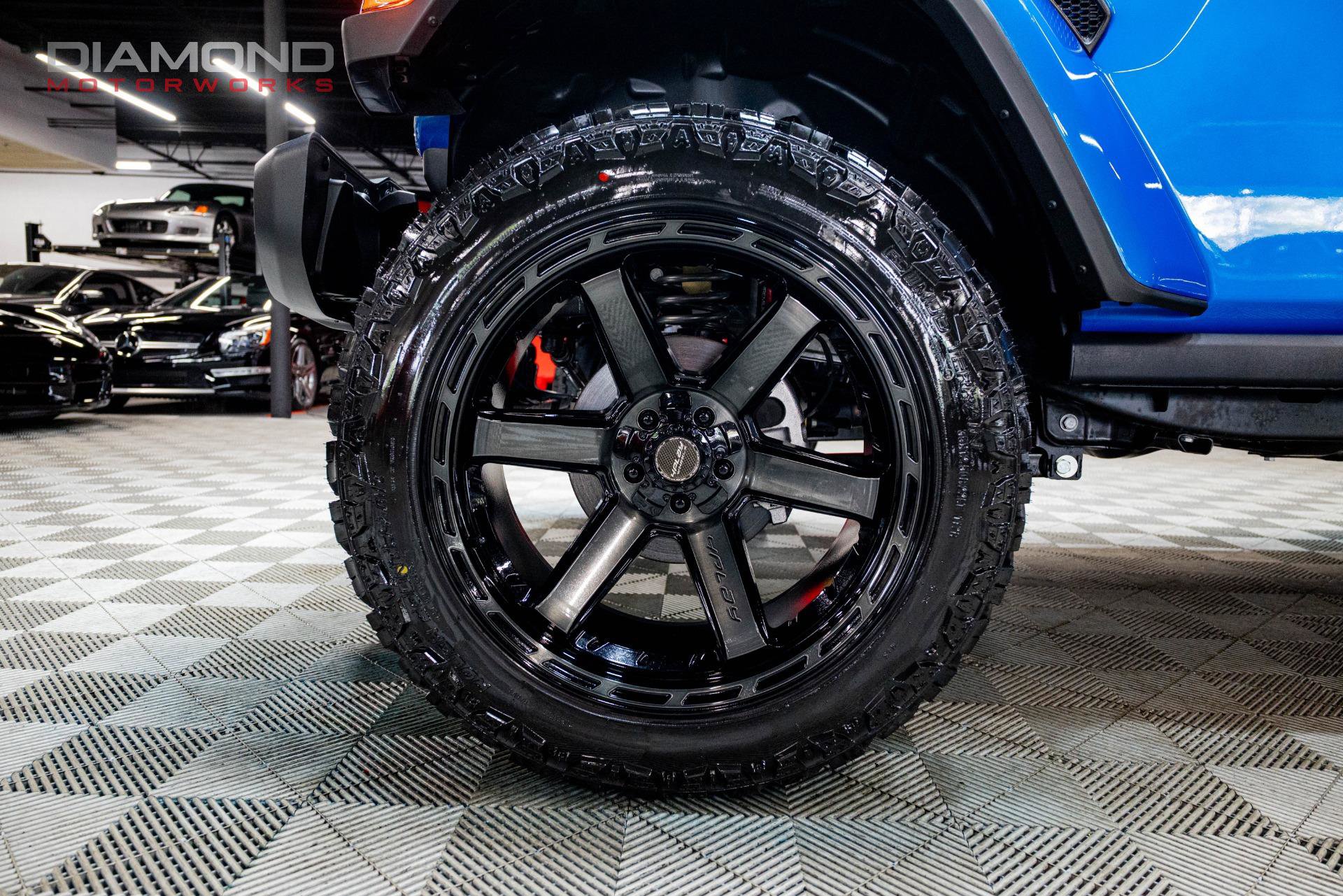 Used 2024 Jeep Wrangler Unlimited Sahara w/ Technology Group image 32