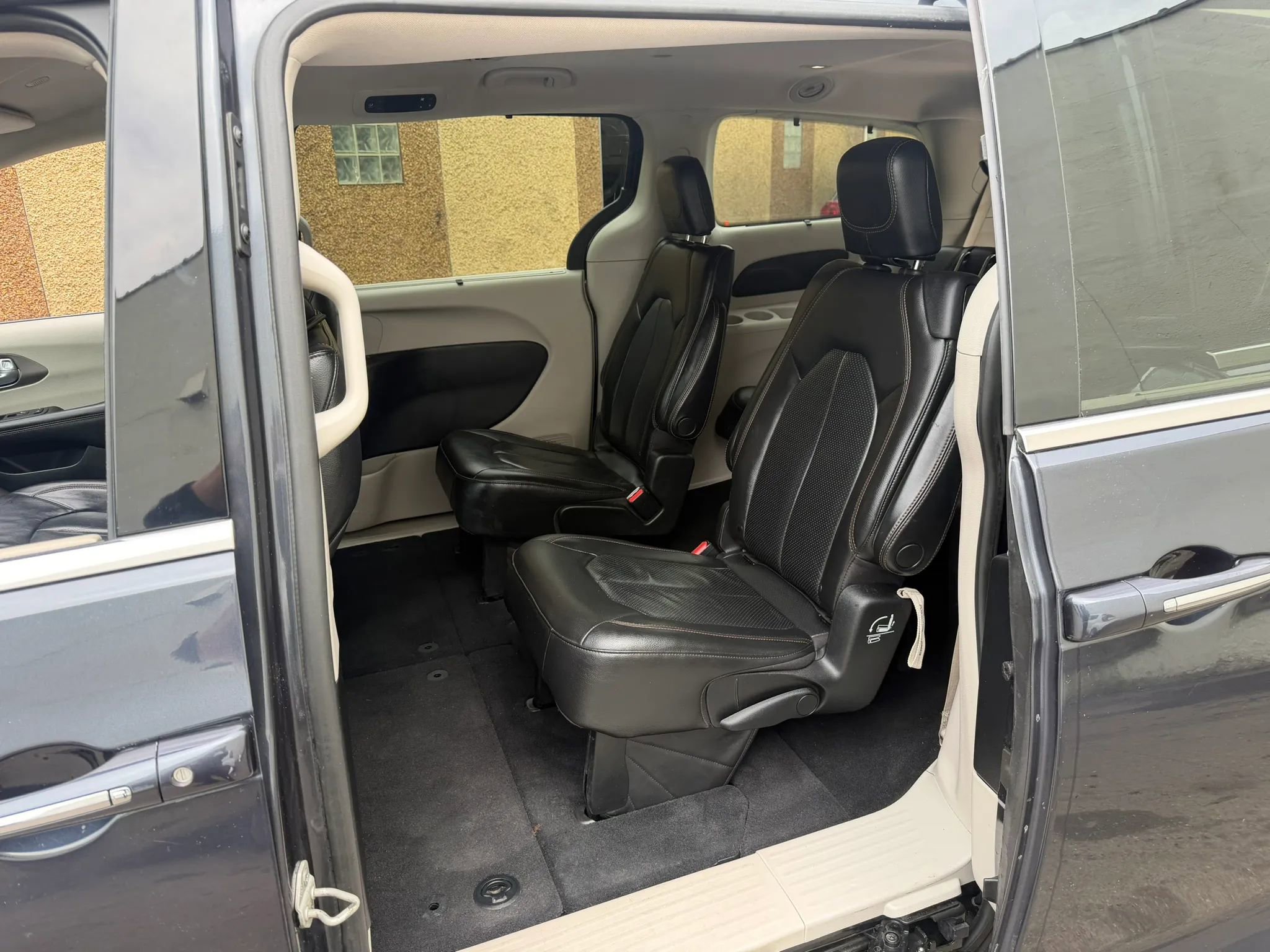 Used 2020 Chrysler Pacifica Touring-L FWD image 30