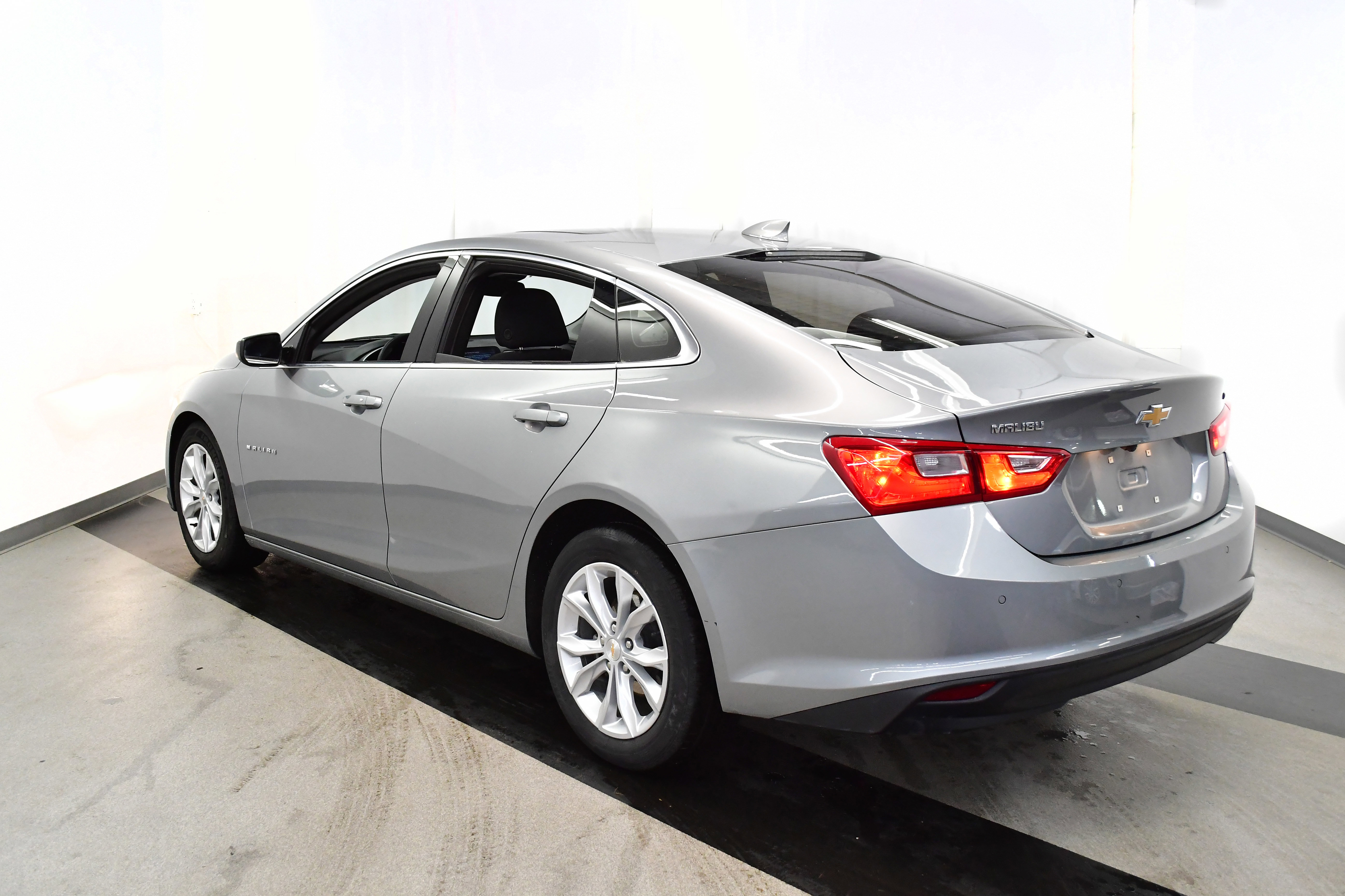Used 2024 Chevrolet Malibu LT image 8
