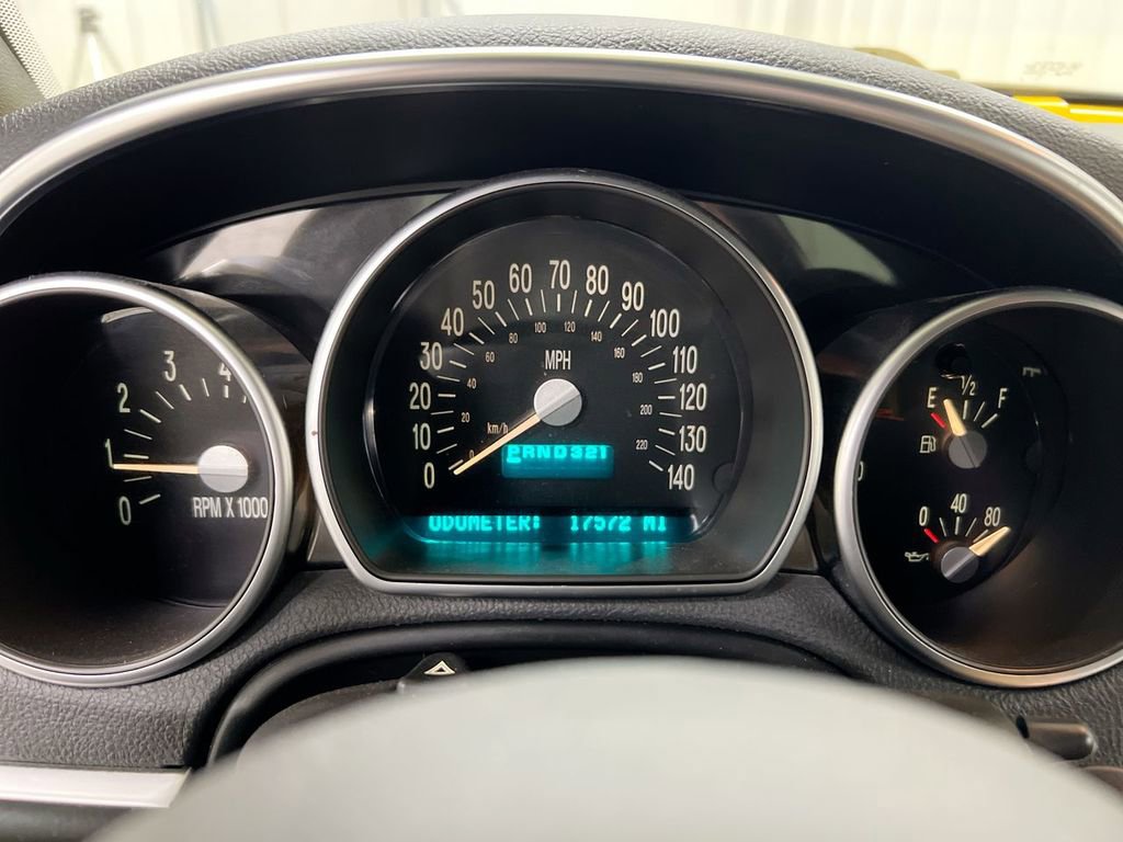 Used 2004 Chevrolet SSR w/ Preferred Equipment Group image 12