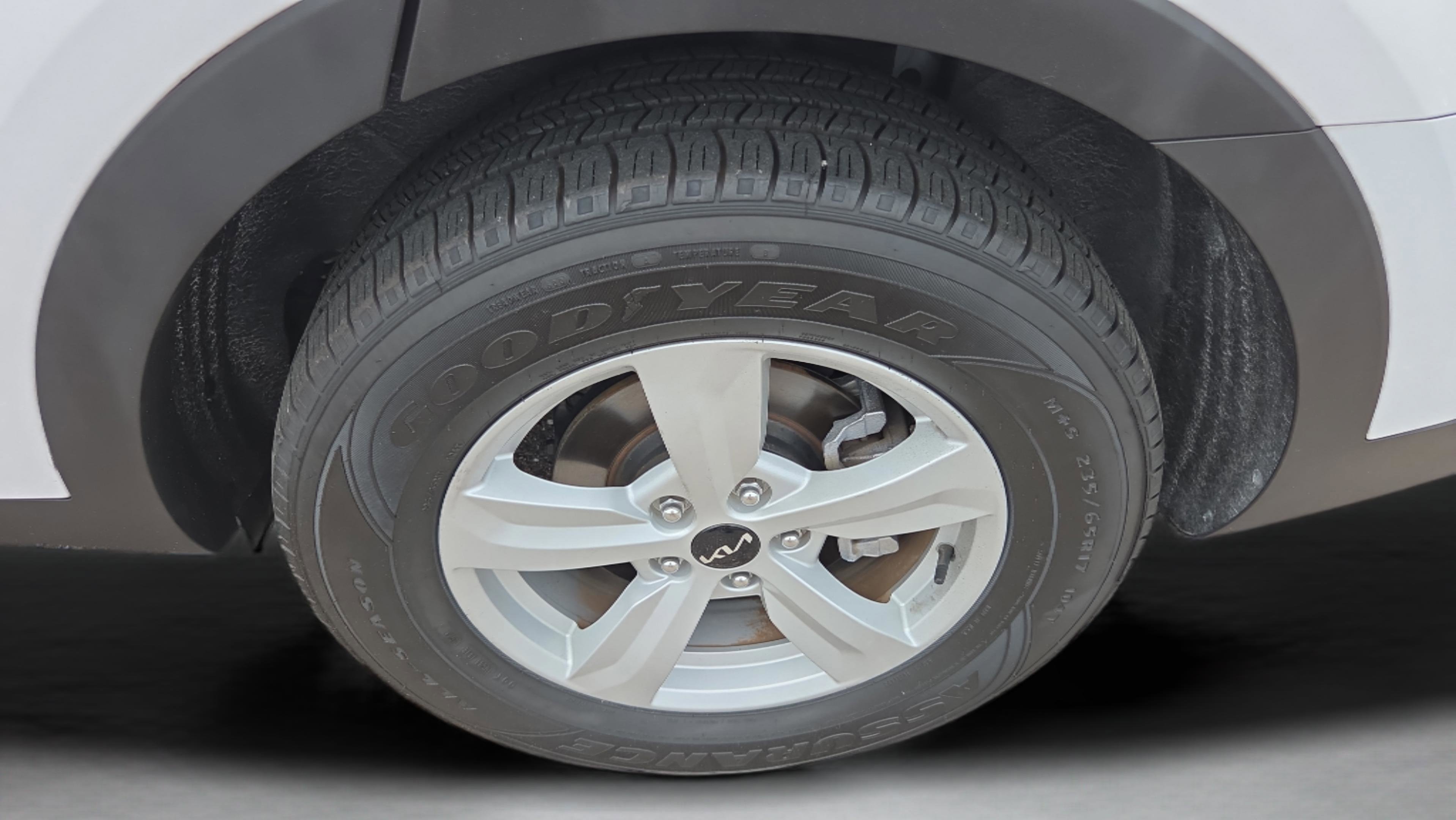 Used 2023 Kia Sorento LX image 12