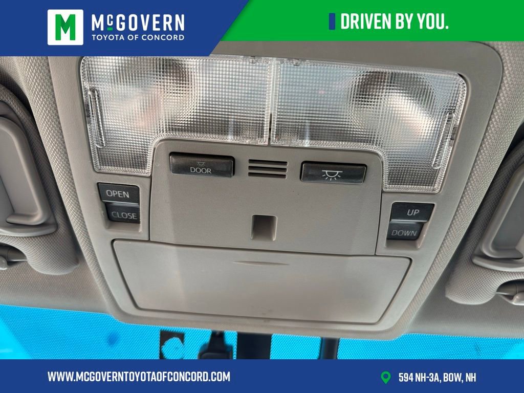 Used 2017 Toyota Camry SE w/ Moonroof Package FWD image 26