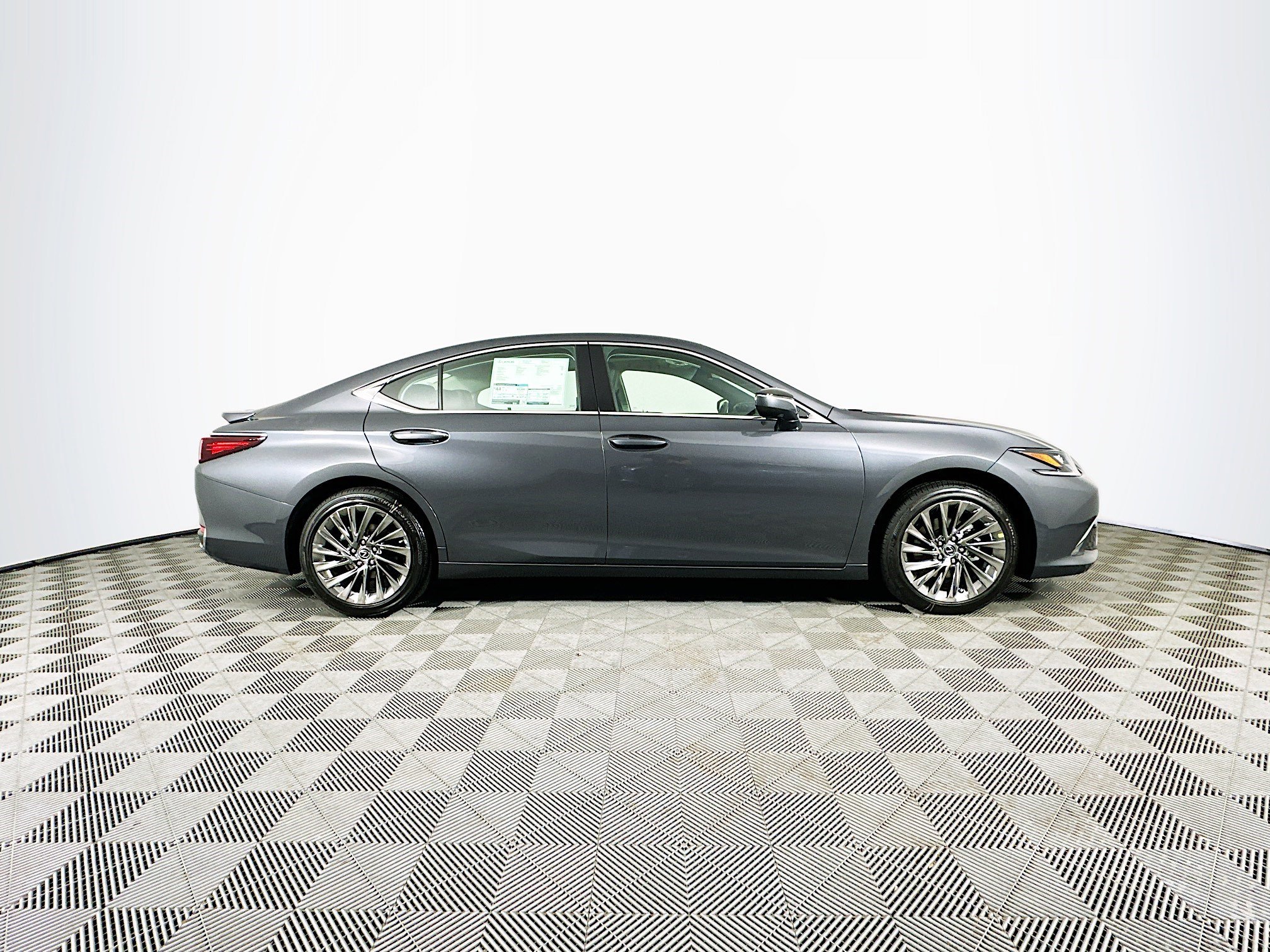 New 2025 Lexus ES 300h w/ Luxury Package image 8