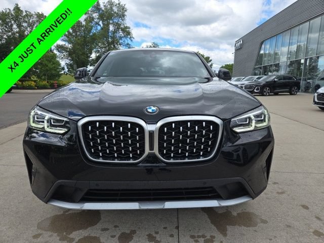 Used 2024 BMW X4 xDrive30i w/ Premium Package AWD/4WD image 2
