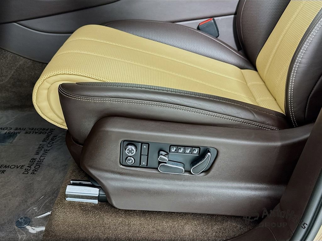 Used 2021 Bentley Bentayga AWD/4WD image 26