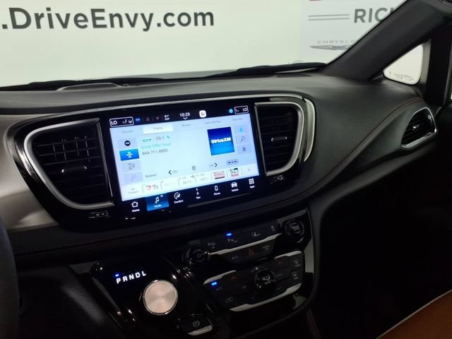 Used 2024 Chrysler Pacifica Pinnacle FWD image 27