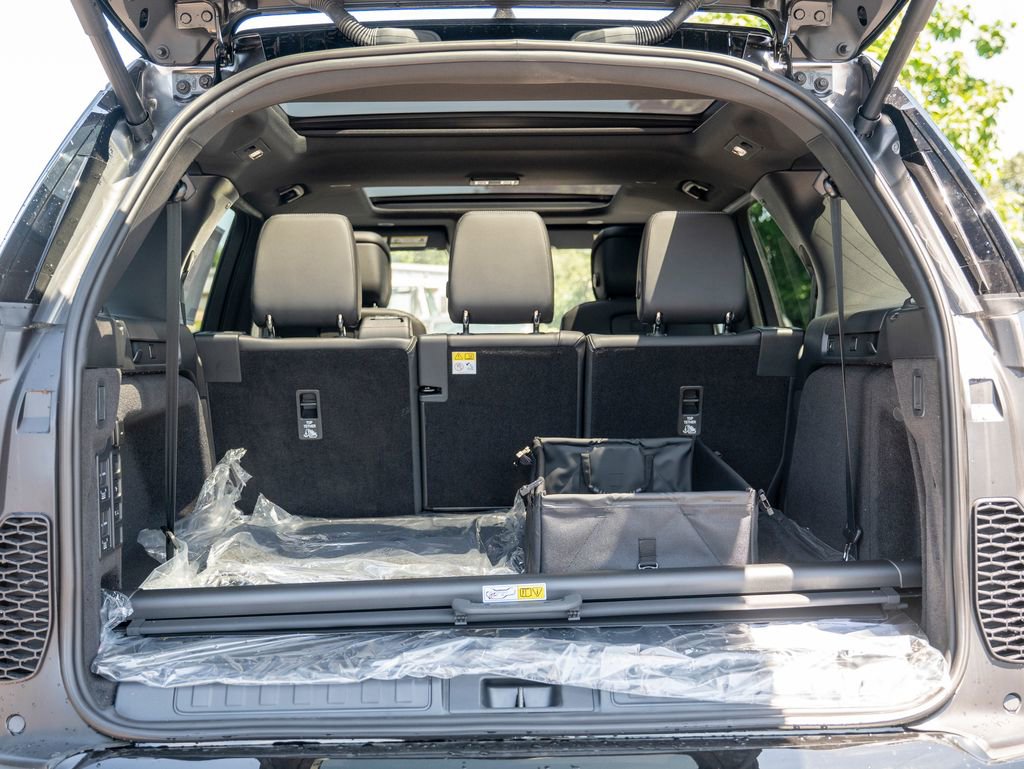 New 2025 Land Rover Discovery Dynamic SE image 25