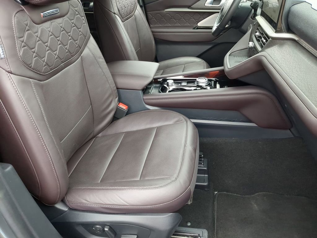 Used 2025 Ford Explorer Platinum w/ LUX Leather Package image 32