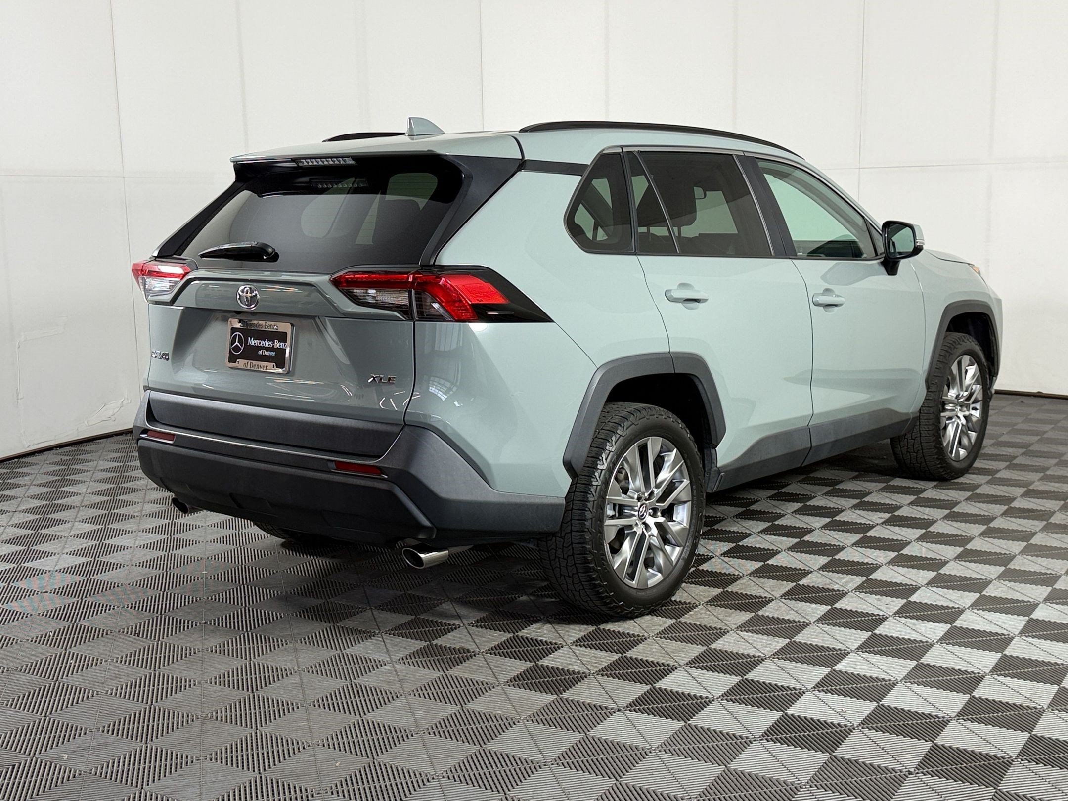 Used 2020 Toyota RAV4 XLE Premium FWD image 9