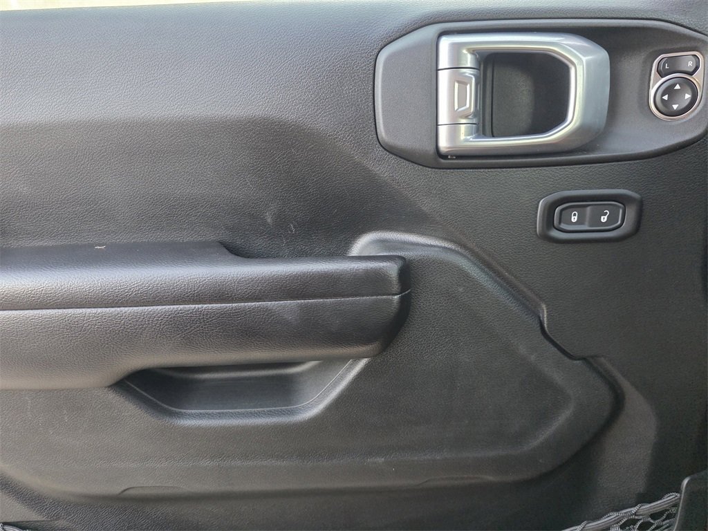 Used 2021 Jeep Gladiator Sport image 16