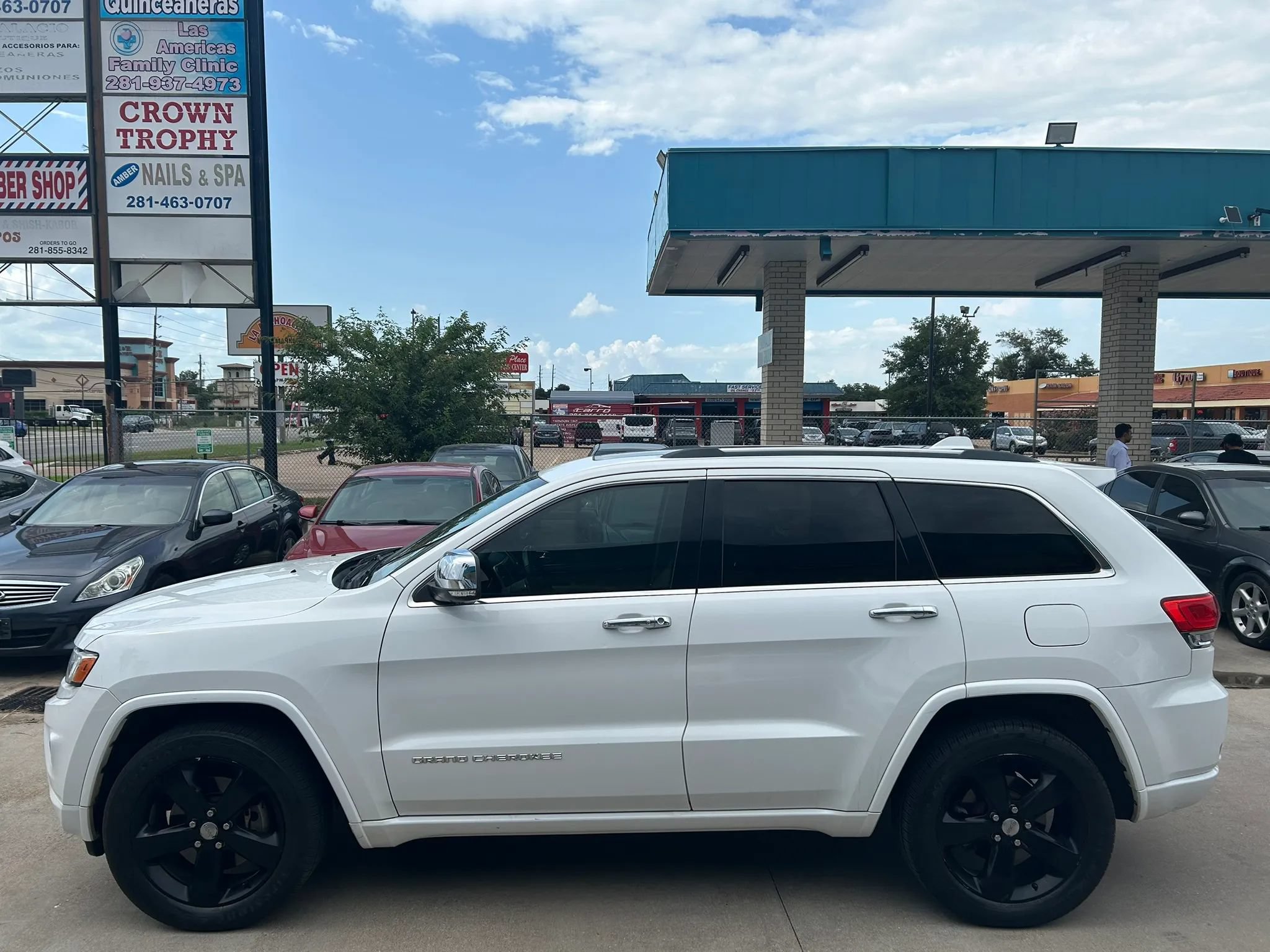 Used 2015 Jeep Grand Cherokee Overland AWD/4WD image 2