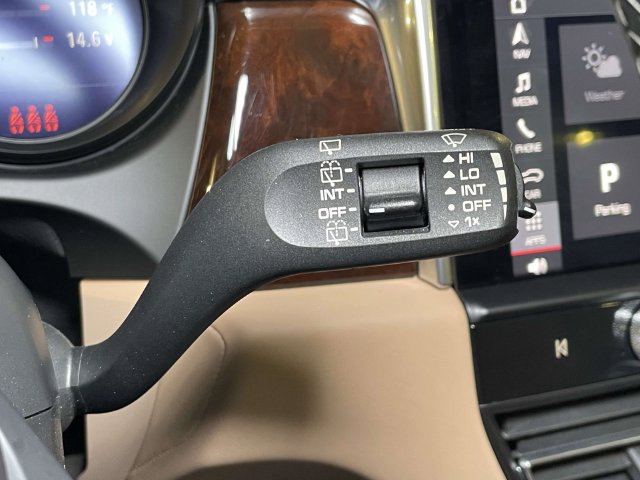 Certified 2022 Porsche Macan AWD/4WD image 42