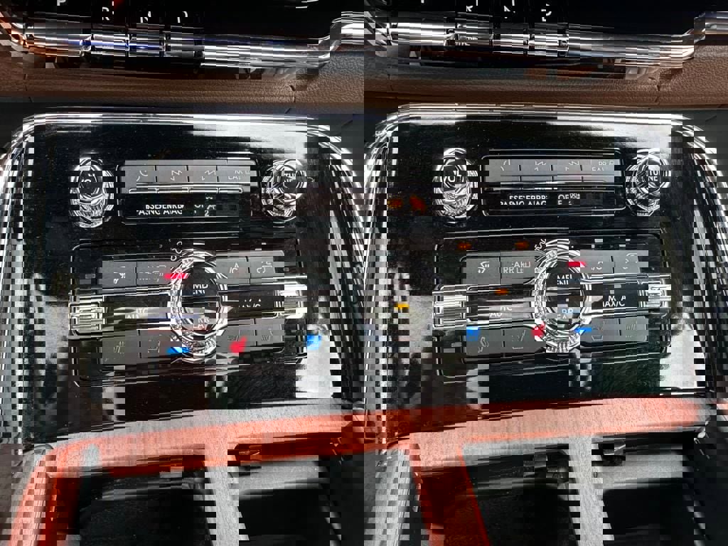 Used 2024 Lincoln Navigator Reserve image 9