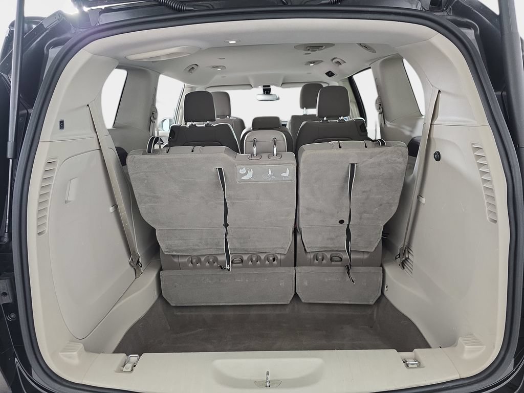 Used 2017 Chrysler Pacifica Touring w/ Tire & Wheel Group FWD image 13