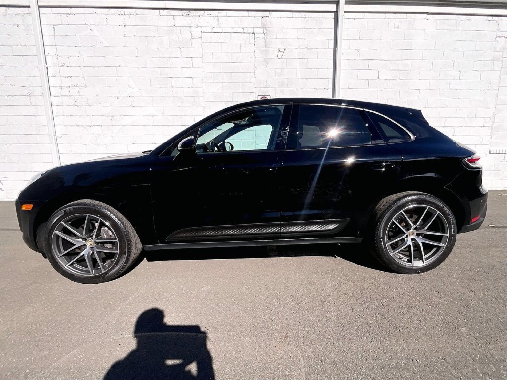 Certified 2023 Porsche Macan AWD/4WD image 2