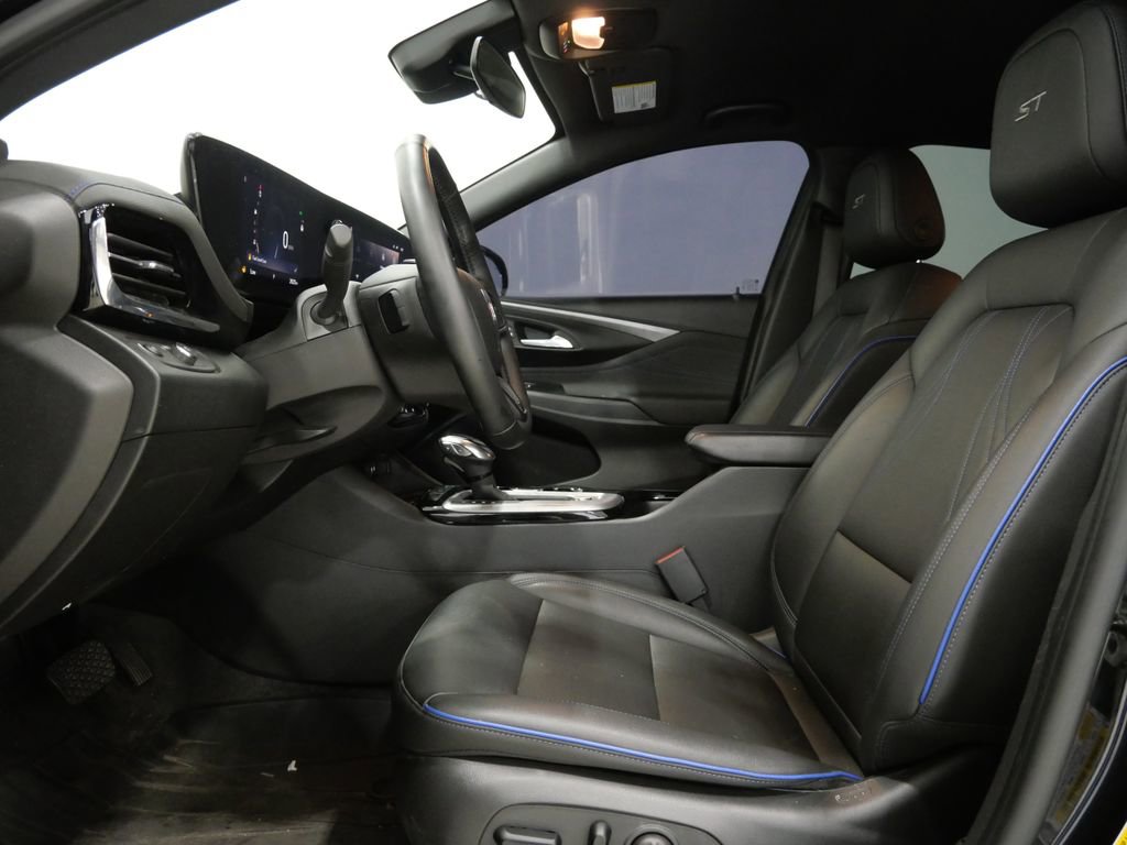 Used 2025 Buick Envista Sport Touring w/ Convenience I Package FWD image 11