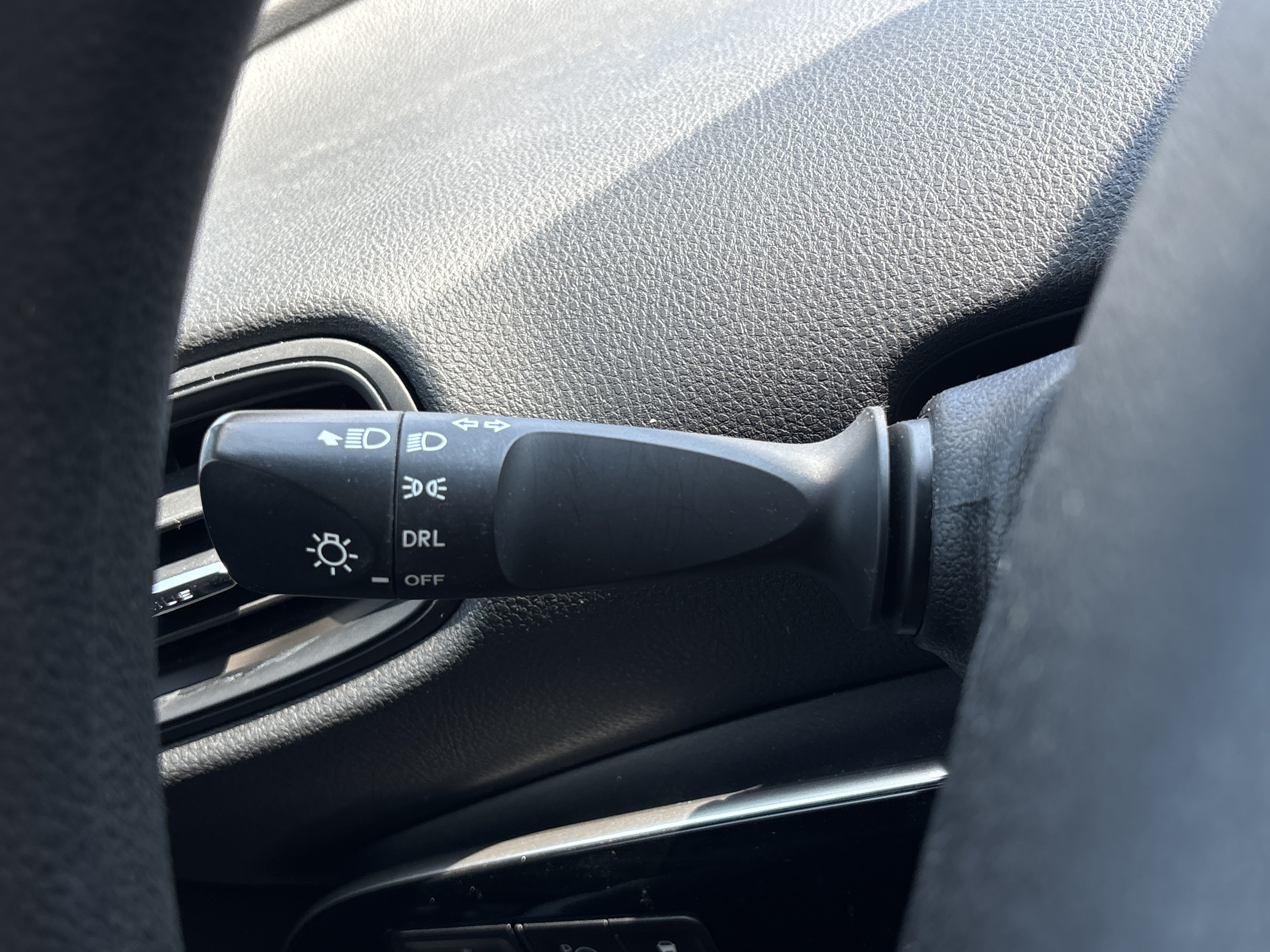 Used 2022 Toyota Prius LE FWD image 27