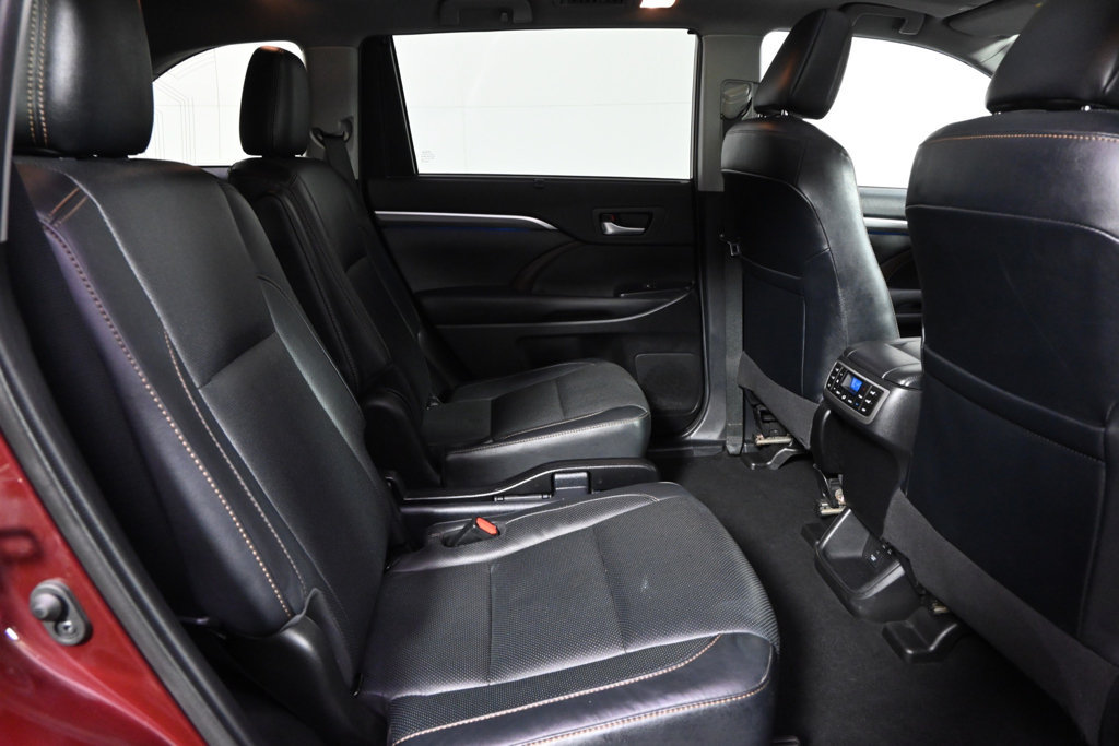 Used 2019 Toyota Highlander Limited Platinum AWD/4WD image 18