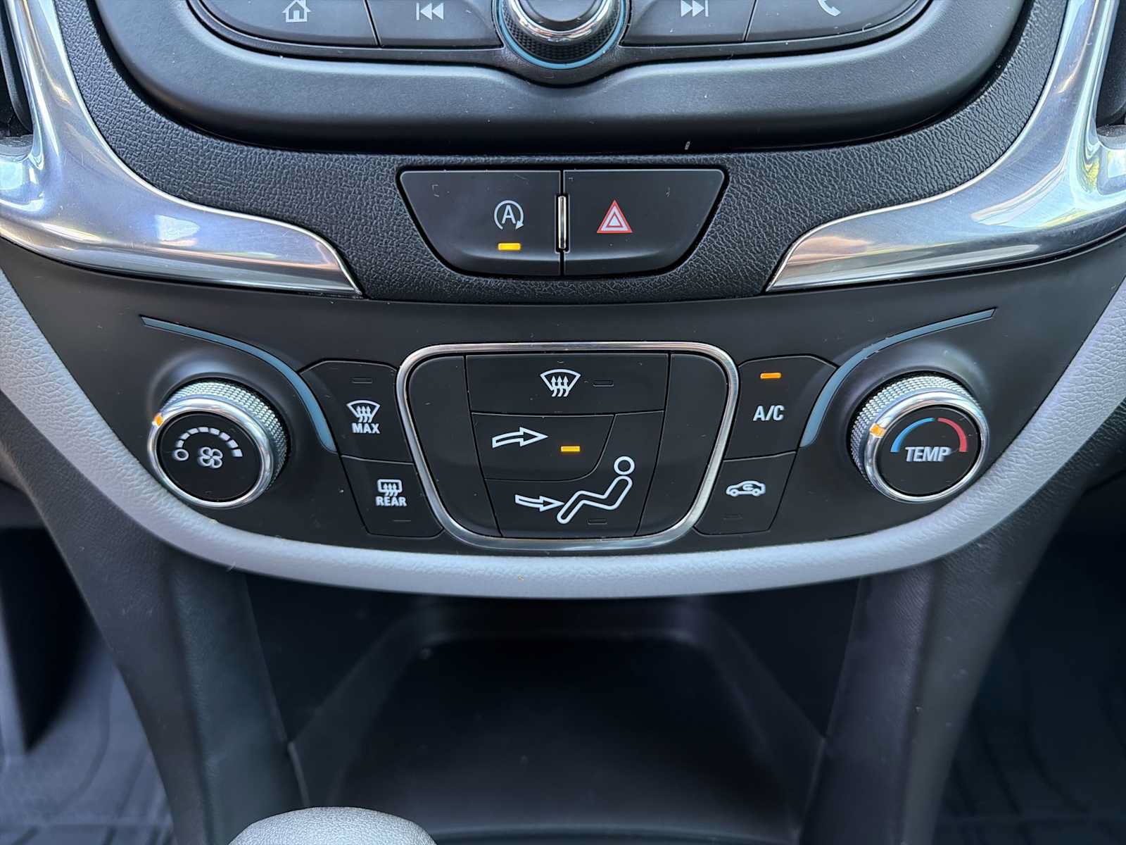 Used 2023 Chevrolet Equinox LS w/ LS Convenience Package AWD/4WD image 17